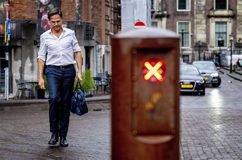 Squabbling Dutch Government Collapses, Forcing New Election